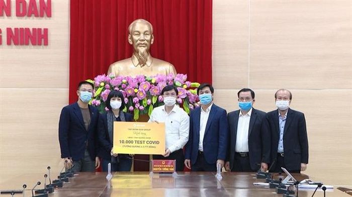 Sun Group tặng 10.000 test xét nghiệm COVID-19 cho Quảng Ninh