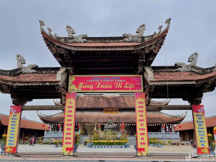 Khám phá kiến trúc độc đáo ngôi chùa bằng gỗ lớn nhất xứ Nghệ