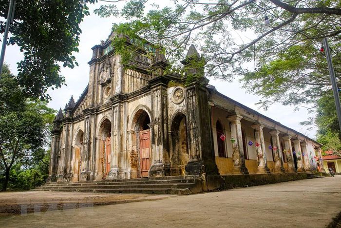 Chiêm ngưỡng vẻ đẹp cổ kính của nhà thờ cổ Tùng Sơn ở Đà Nẵng