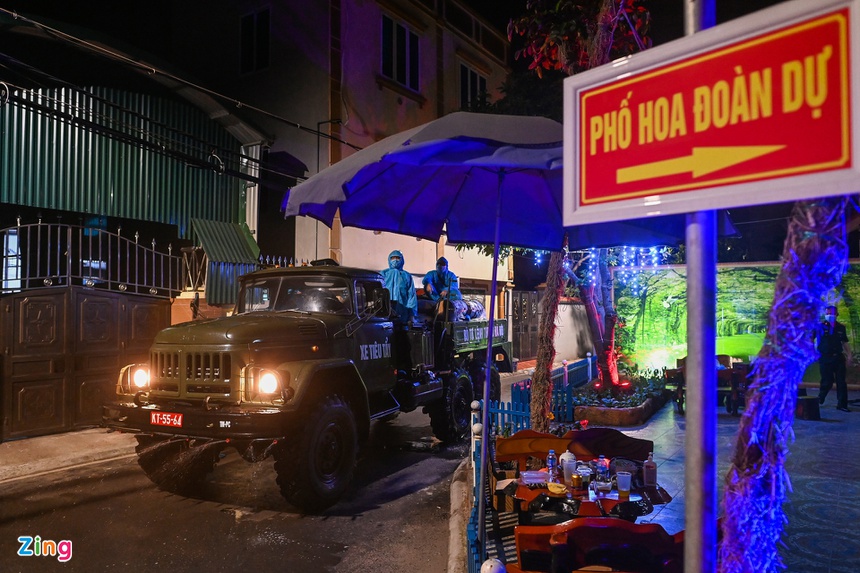 Phong tỏa 4 thôn ở Hà Nội lúc nửa đêm