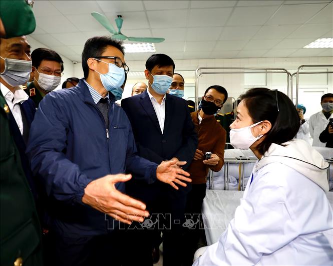 Phó Thủ tướng Vũ Đức Đam thăm các tình nguyện viên thử nghiệm vaccine Nano Covax
