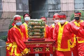 Lễ dâng cúng bánh tét lên Quốc tổ Hùng Vương tại TP Hồ Chí Minh