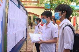 Ngày 17/6: Thí sinh thi vào lớp 10 Hà Nội đến điểm thi làm thủ tục