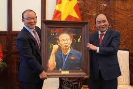 Món quà ý nghĩa Chủ tịch nước tặng HLV Park Hang Seo và Mai Đức Chung