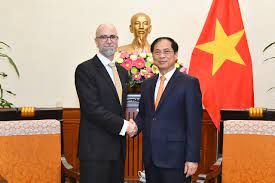 Bộ trưởng Ngoại giao Bùi Thanh Sơn tiếp Đại sứ Canada tại Việt Nam