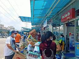 TP.HCM: Người dân không được tự đi chợ, lương thực phát tận nhà