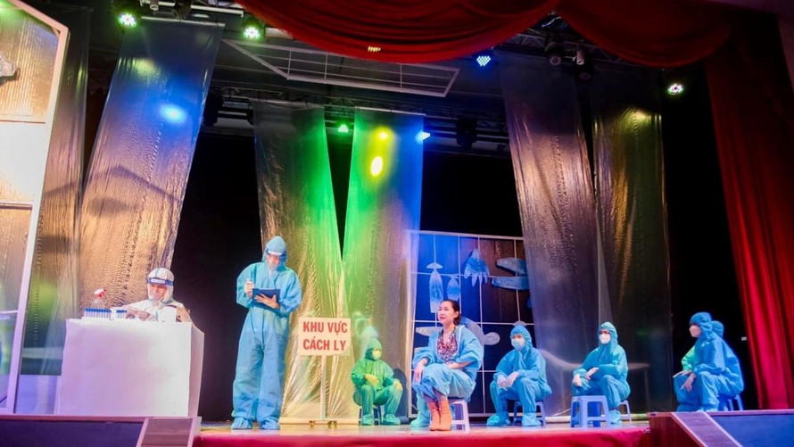 Các sân khấu tại Thành phố Hồ Chí Minh tất bật chuẩn bị đón khán giả dịp Tết Nhâm Dần 2022