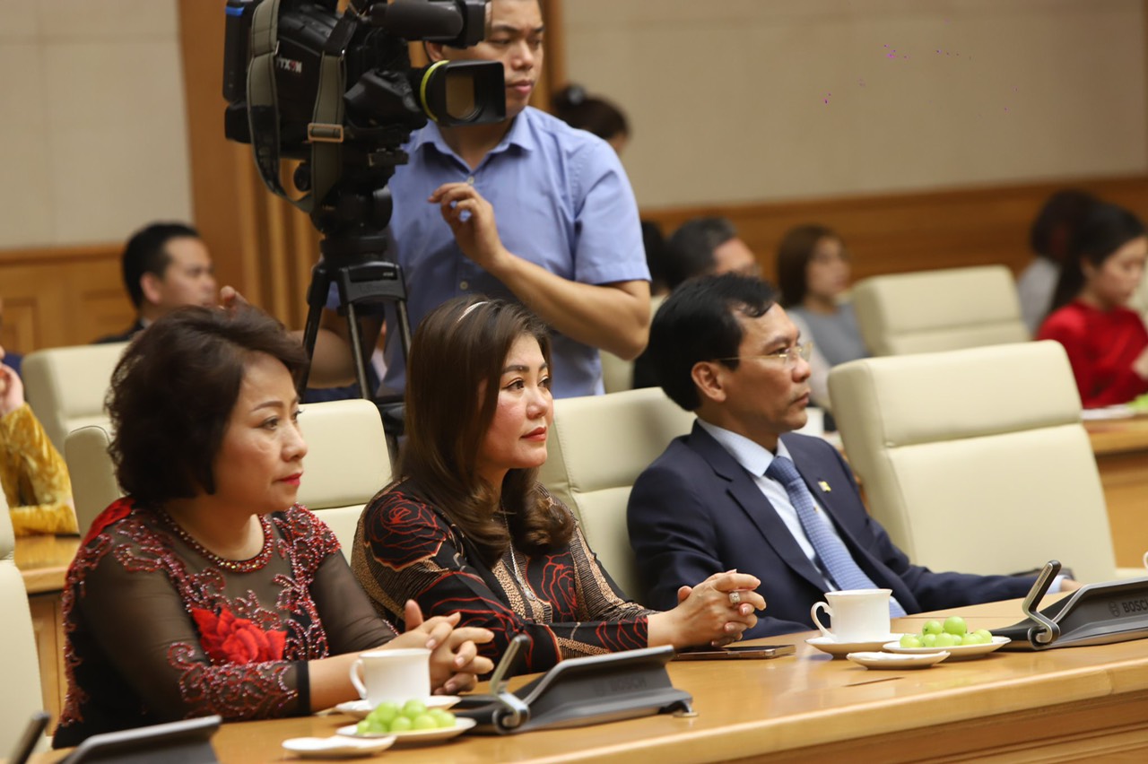 Doanh nhân Phạm Mỹ Hạnh – TGĐ Công Ty Cổ Phần Tập Đoàn Mỹ Hạnh ( MHG) tiếp kiến Thủ tướng chính phủ và đón nhận bằng Chứng nhận Doanh Nhân, Doanh Nghiệp tiêu biểu Việt Nam – ASEAN – EU 2021.