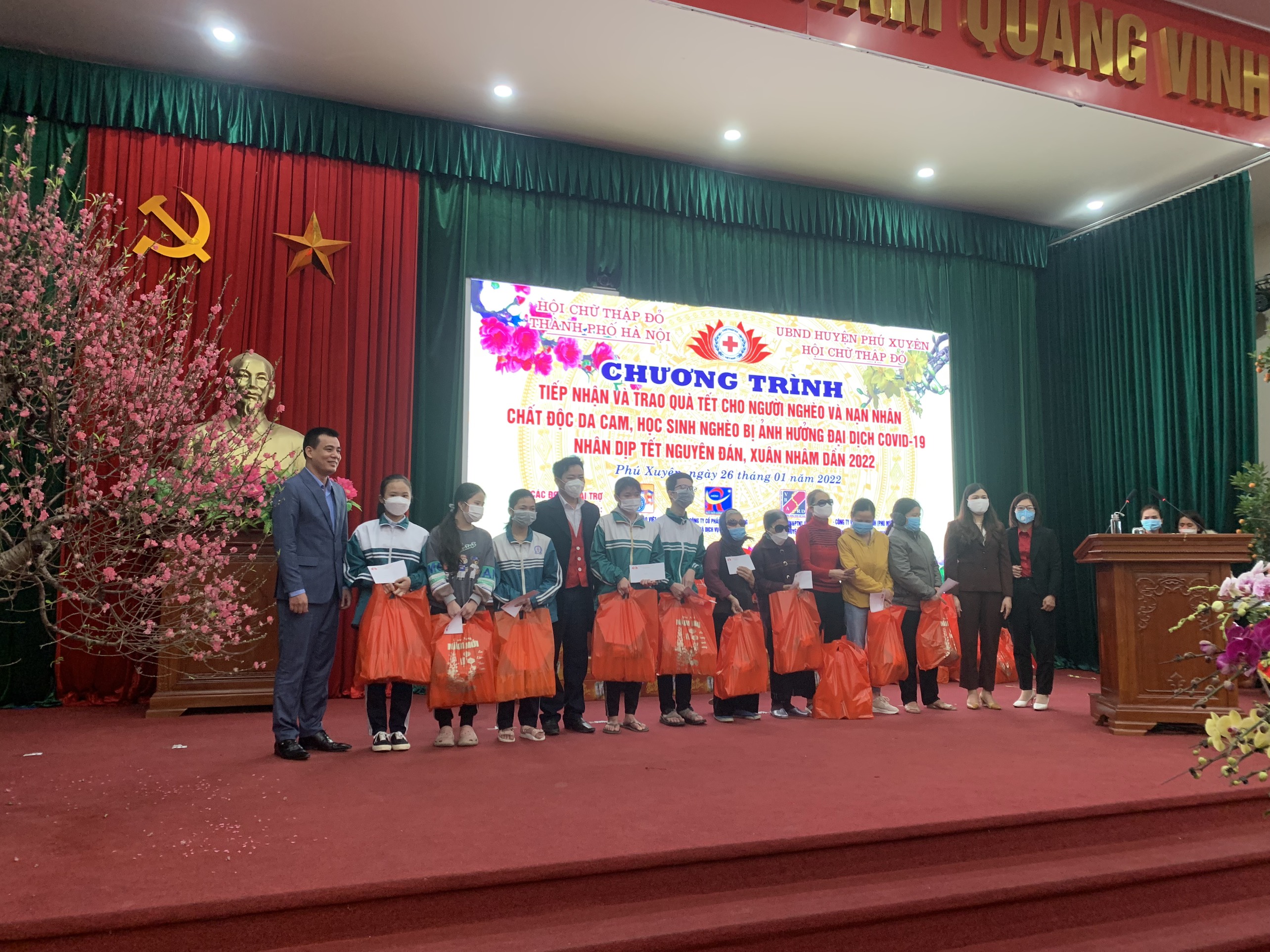 Công Ty Cổ Phần Truyền Thông và Dịch Vụ Rồng Việt Trao Quà Tết Tại Huyện Phú Xuyên.