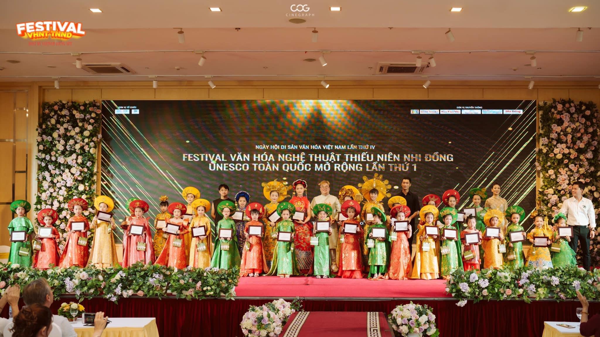 200 Mẫu nhí và nhiều Câu Lạc Bộ Nghệ thuật trên khắp cả nước tham gia sự kiện Festival Văn hóa Nghệ thuật Thiếu Niên & Nhi Đồng UNESCO Toàn quốc mở rộng lần thứ nhất.